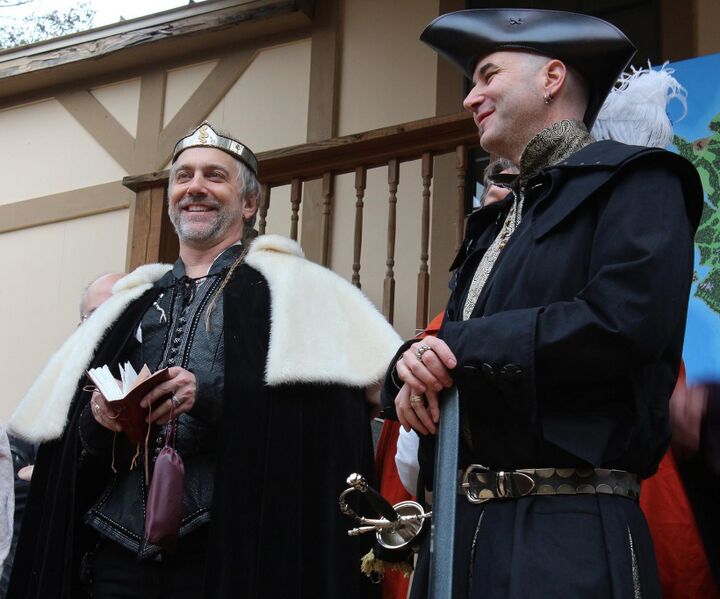 File:Darkstarr-and-Lord-British.jpg
